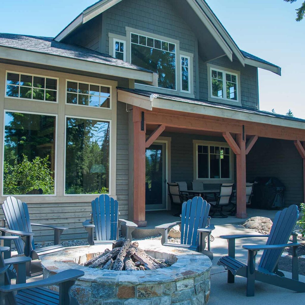 a fire pit sitting in front of a house.